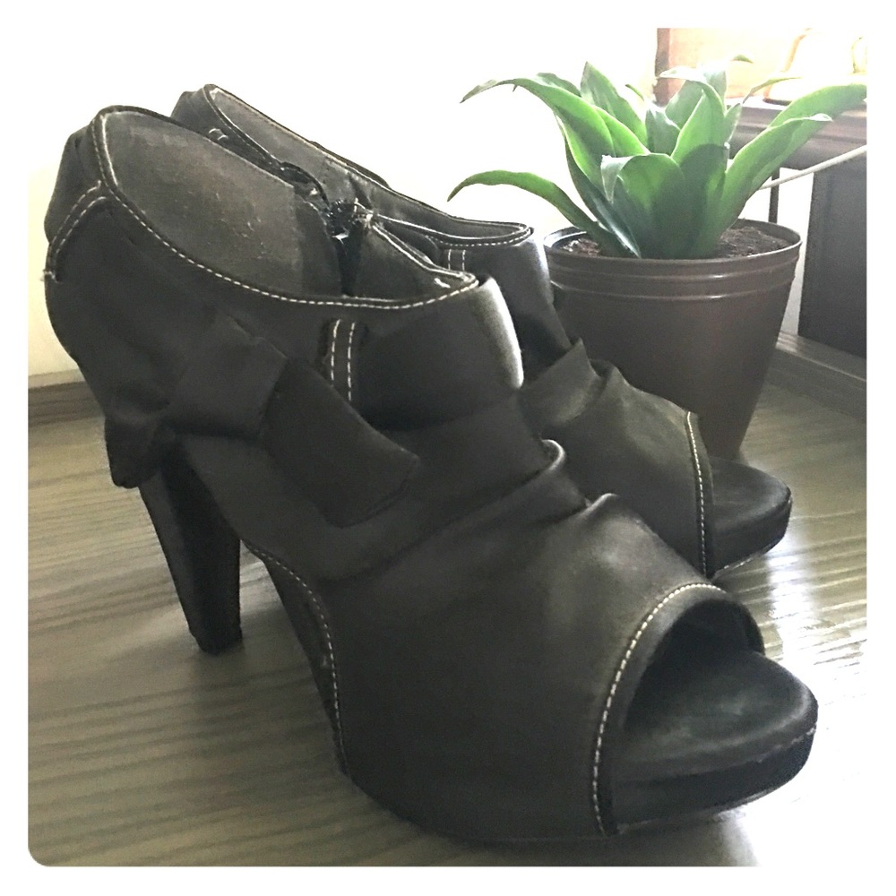 BKE Bow Peeptoe booties